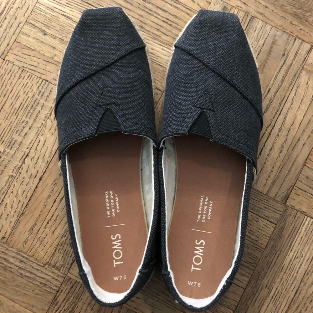 NWOT Tom’s shoes